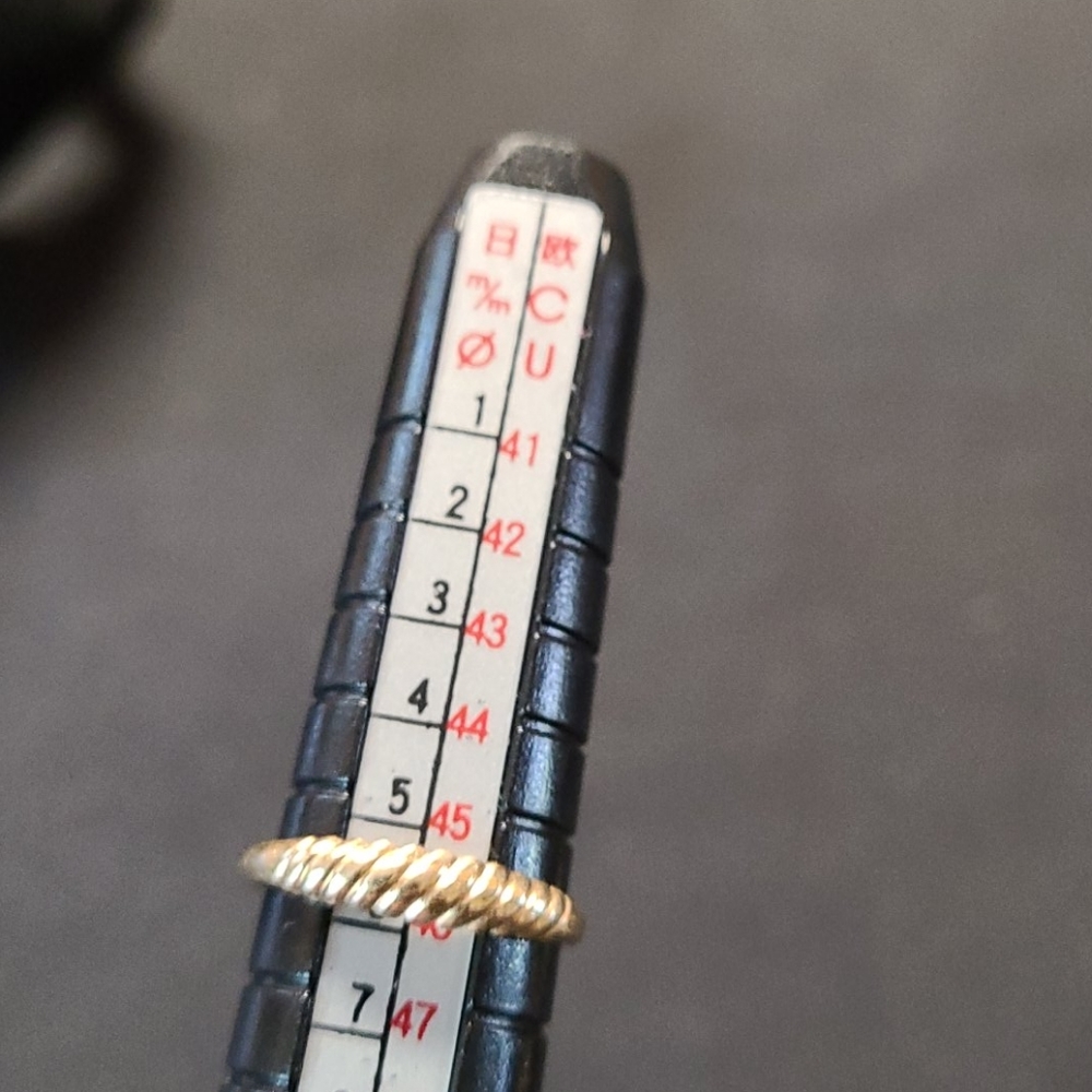 10K Ribbed Accent Ring - Picture 7 of 8